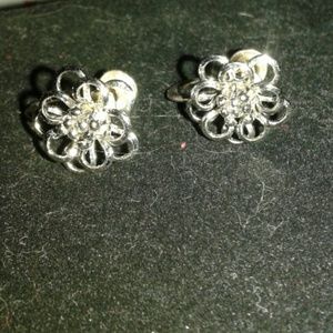Vintage 925 Flower shaped and screw back earrings mark 925